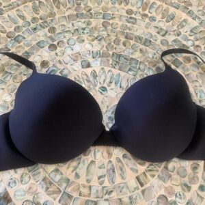Maidenform 34B GUC ipex seamless underwire bra black